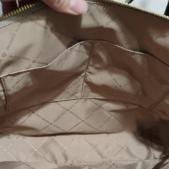 Michael Kors Sullivan Large Saffiano Green Structured Tote Used Once - Picture 12 of 14